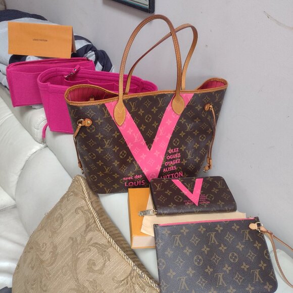 💯% Authentic Louis Vuitton Pink V Line Full Inclusion PLUS ZIPPY WALLET💗 - Picture 9 of 16